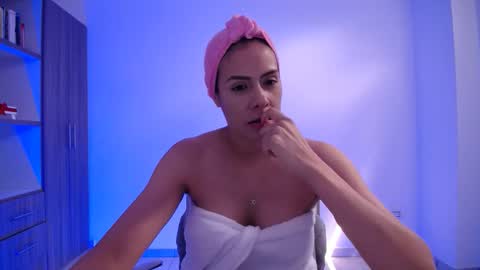 Candy Dowson online show from February 20, 8:09 pm