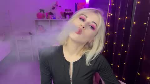 Snapshot of candyhannah chatting on October 15, 6:32 pm You can call me HH online show from October 15, 6:32 pm