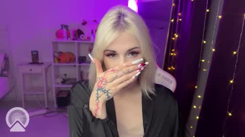 Snapshot of candyhannah chatting on October 20, 8:12 pm You can call me HH online show from October 20, 8:12 pm
