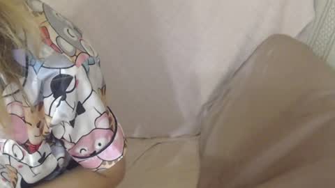 say meow and send tip  online show from July 7, 5:27 pm