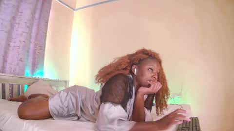 Snapshot of candymia3 chatting on October 6, 10:21 am Candice online show from October 6, 10:21 am
