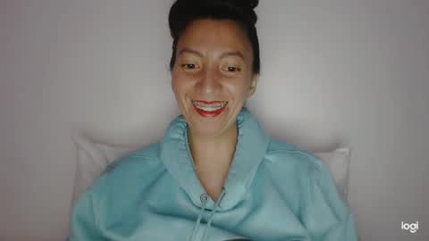 Snapshot of candymilfff chatting on January 21, 3:15 am candymilfff online show from January 21, 3:15 am