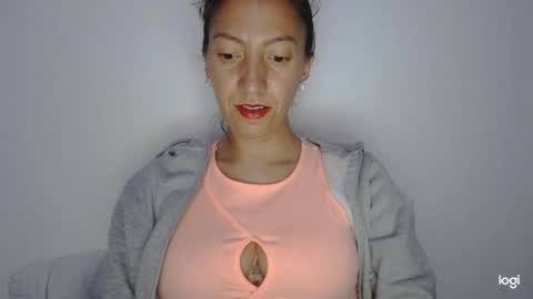 Snapshot of candymilfff chatting on December 17, 3:39 am candymilfff online show from December 17, 3:39 am
