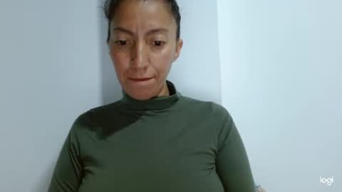 Snapshot of candymilfff chatting on September 15, 4:32 am candymilfff online show from September 15, 4:32 am