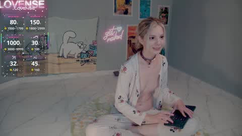 Snapshot of careful_i_bite chatting on September 17, 5:16 am NONA follow online show from September 17, 5:16 am