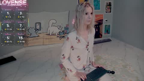 Snapshot of careful_i_bite chatting on September 15, 4:54 am NONA follow online show from September 15, 4:54 am