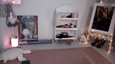 Snapshot of careful_i_bite chatting on January 10, 9:44 am NONA follow online show from January 10, 9:44 am