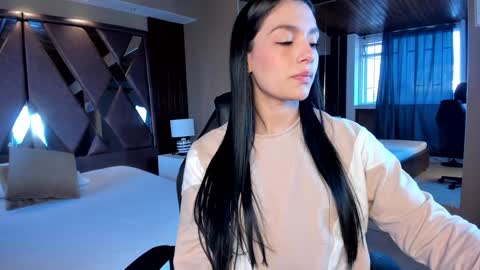 Snapshot of carina_rossi chatting on December 18, 11:45 am Carina online show from December 18, 11:45 am