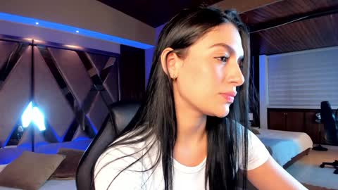Snapshot of carina_rossi chatting on January 29, 11:30 am Carina online show from January 29, 11:30 am