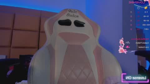 carla__js online show from May 21, 8:51 pm