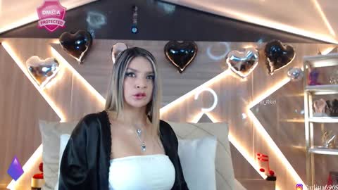 Snapshot of carlotta_ricci chatting on September 30, 10:14 pm Carla Carla I am sensual goddes and i was born for loveworshipping and enjoyment. online show from September 30, 10:14 pm