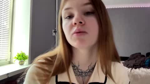 carmenthompson online show from March 24, 8:20 am