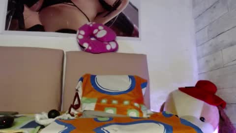 Snapshot of caro_milf_ chatting on January 21, 5:38 am Caro milf  online show from January 21, 5:38 am