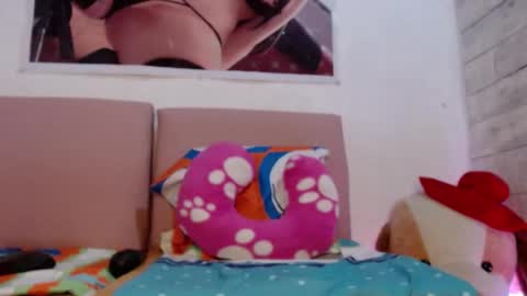 Snapshot of caro_milf_ chatting on February 7, 1:36 am Caro milf  online show from February 7, 1:36 am