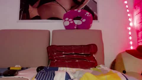 Snapshot of caro_milf_ chatting on December 25, 8:29 am Caro milf  online show from December 25, 8:29 am