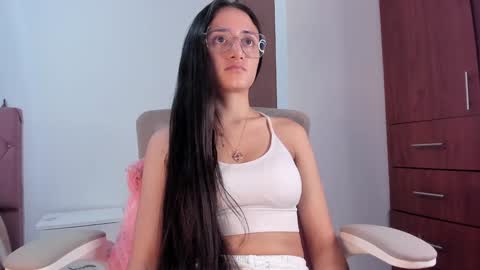 Caroline online show from December 2, 8:31 pm