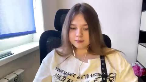 carolindueno online show from March 17, 9:02 am