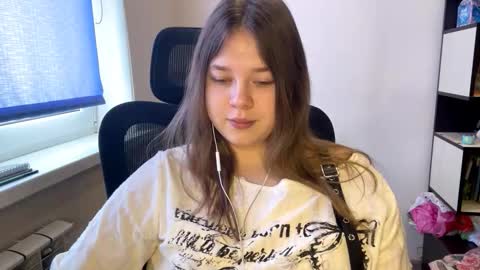 carolindueno online show from March 15, 8:38 am