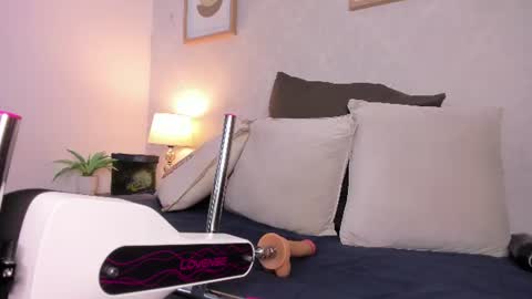  Caroline  online show from June 19, 11:35 am