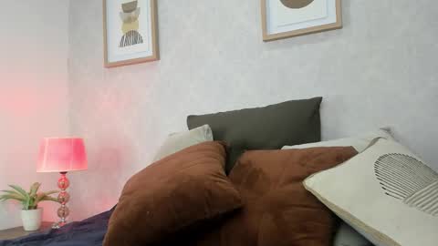 Snapshot of caroline_dh chatting on October 6, 10:10 am Caroline online show from October 6, 10:10 am