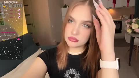 Snapshot of caroline_kiparis chatting on February 2, 8:51 pm Caro online show from February 2, 8:51 pm
