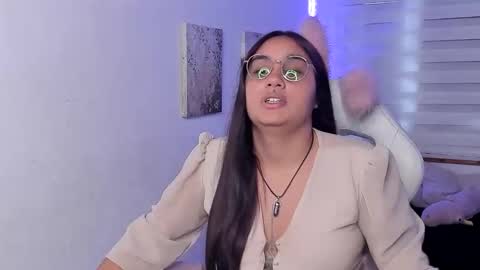 caroline_rodriguez_9 online show from June 10, 7:23 pm
