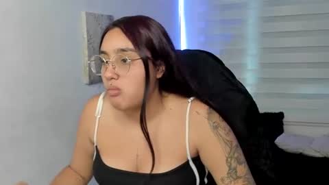 caroline_rodriguez_9 online show from June 24, 7:13 pm