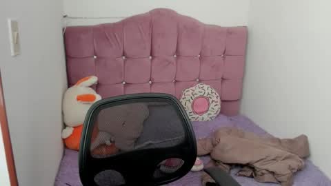 Snapshot of caroline_rodriguez_9 chatting on October 21, 7:29 pm caroline_rodriguez_9 online show from October 21, 7:29 pm