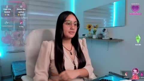 caroline_rodriguez_9 online show from April 30, 9:52 pm