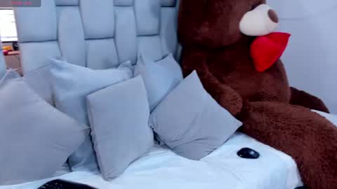 Caroline  online show from July 22, 5:25 pm