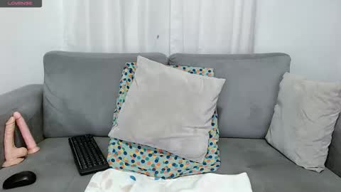 Snapshot of carolinefantasy_ chatting on October 7, 6:56 pm Caroline online show from October 7, 6:56 pm