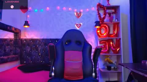 Caroline Scoth online show from March 12, 6:53 pm