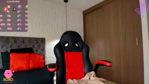 Caroline Scoth online show from September 15, 7:43 pm