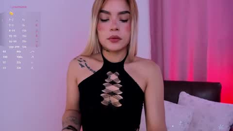 carolinna_ online show from December 17, 11:49 am