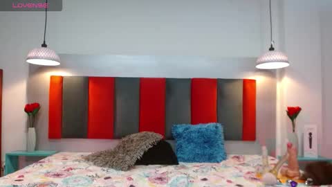 caro online show from December 5, 12:28 pm