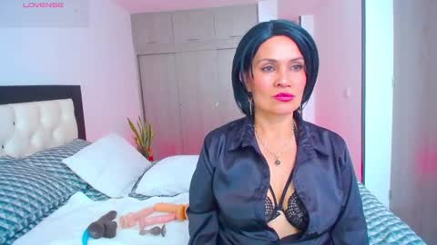 CarolinneFiotti online show from October 1, 9:09 pm