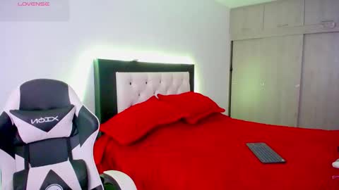 CarolinneFiotti online show from November 12, 3:32 pm