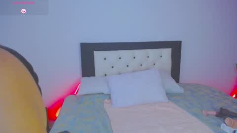 CarolinneFiotti online show from October 8, 1:15 pm