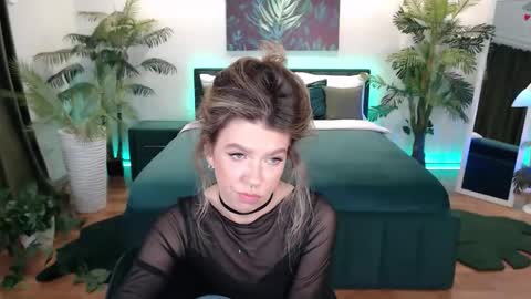carriebecker online show from October 3, 6:24 pm