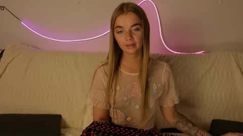 carriebradshawww online show from October 10, 9:41 pm