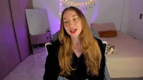 Snapshot of carriexwood chatting on February 23, 11:32 pm Nia  online show from February 23, 11:32 pm