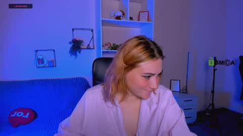 Snapshot of casey_meow_ chatting on October 8, 6:18 am casey_meow_ online show from October 8, 6:18 am