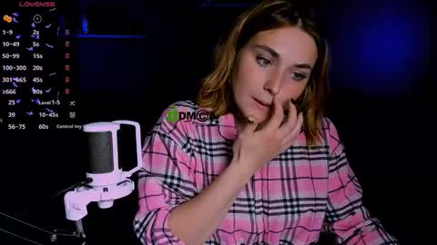Snapshot of casey_meow_ chatting on October 18, 8:39 am casey_meow_ online show from October 18, 8:39 am