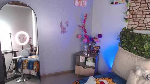 Snapshot of cassie_fletcher chatting on December 18, 6:25 pm Casie online show from December 18, 6:25 pm