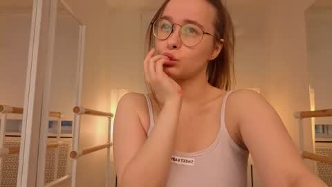Snapshot of cassiecool chatting on October 16, 1:14 pm assie online show from October 16, 1:14 pm