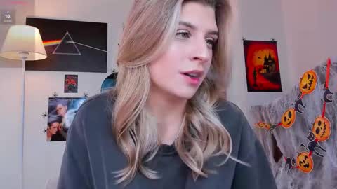 Im Cassie3 online show from November 4, 8:19 am