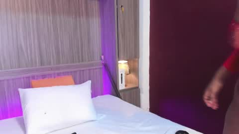 cassiielondon online show from September 21, 4:22 am