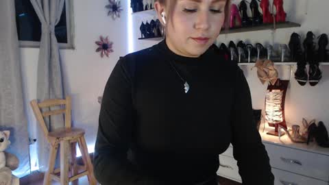 Snapshot of catalina_bruce2 chatting on January 11, 4:27 am Catalina bruce2 online show from January 11, 4:27 am