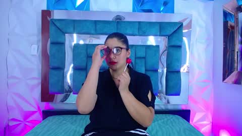 Snapshot of catalina_bustos chatting on February 26, 3:35 am Catalina bustos online show from February 26, 3:35 am