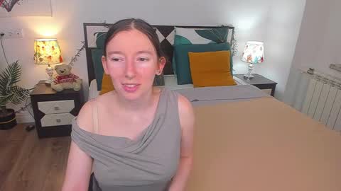 Snapshot of catherinewalls chatting on February 12, 5:47 am Catrin online show from February 12, 5:47 am